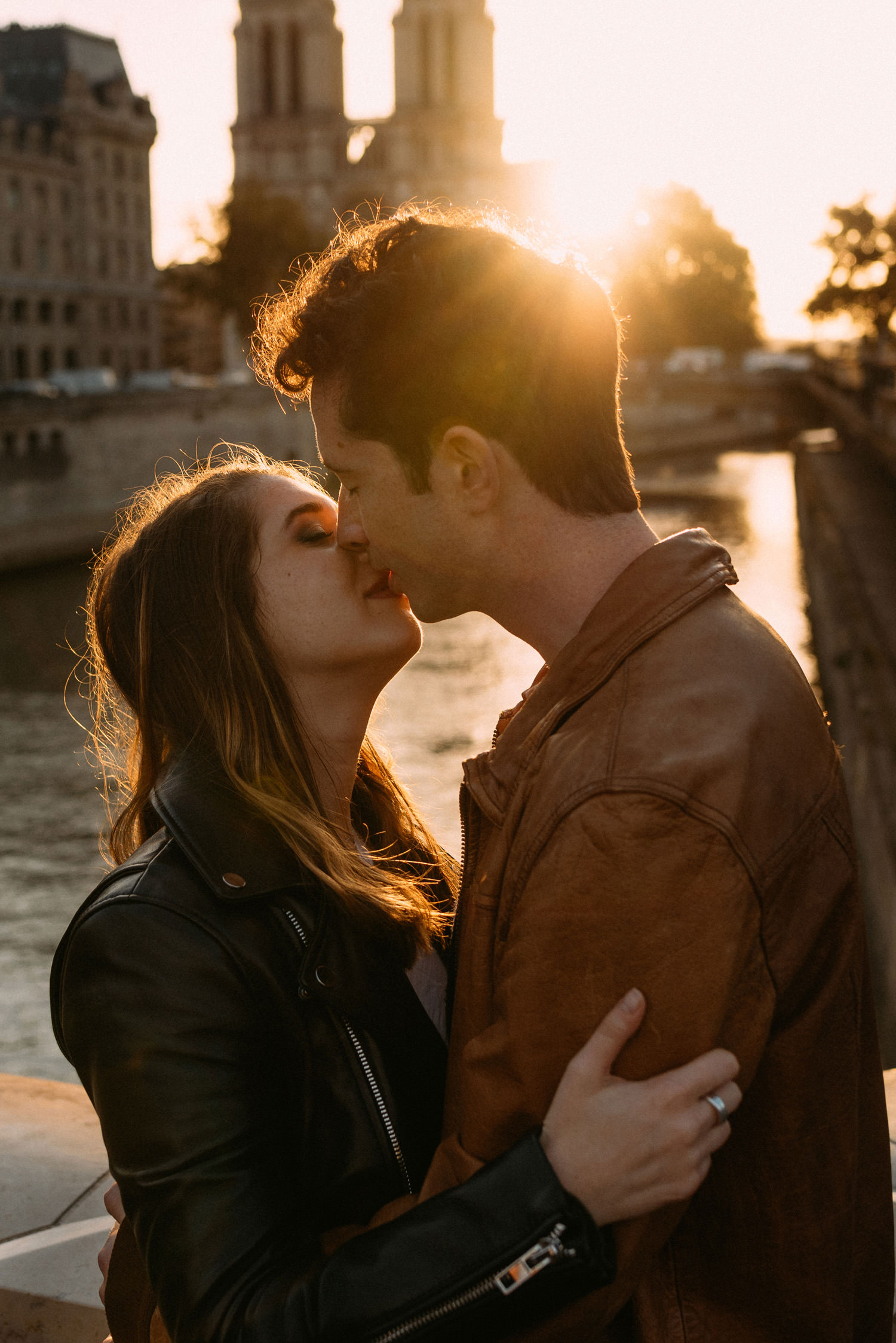 paris engagement photography at the sunset