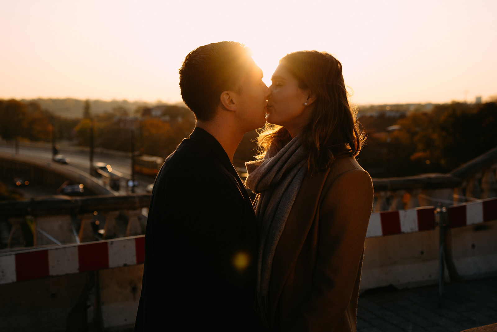 Romantyczna sesja narzeczeńska na warszawskiej Starówce o wshodzie słońca- Luke Sezeck